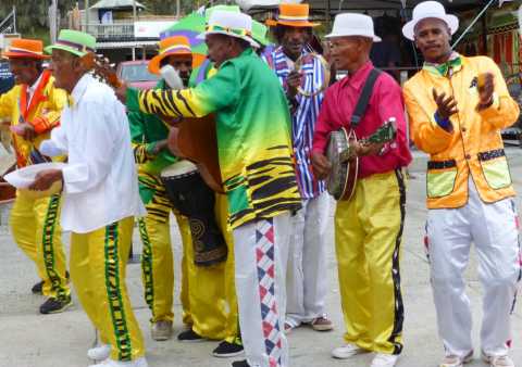 Un orchestre de "minstrels" est un tourbillon de musiques et de couleurs 