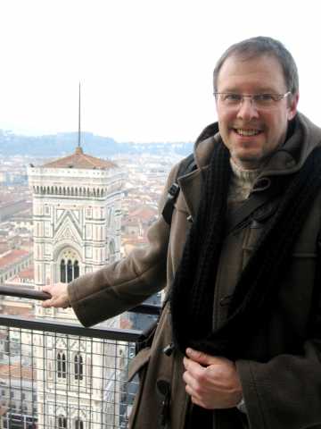 écrivain Thierry Leroy avec vue panoramique sur Florence