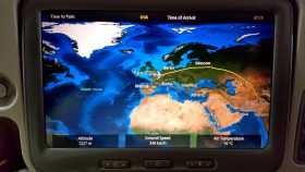 Ecran de suivi d'un vol venant de décoller de Paris à destination de l'Asie Ecran de suivi d'un vol venant de décoller de Paris à destination de l'Asie