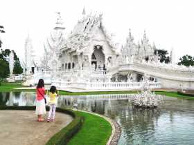 Thaïlande Chiang Rai Temple blanc White Temple Un étrange temple tout blanc dans la campagne du nord de la Thaïlande 