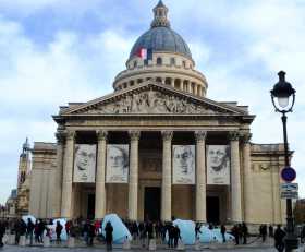 réchauffement climat fonte des glaces Groenland COP 21 Douze énormes blocs de glace ont atterri devant la coupole du Panthéon