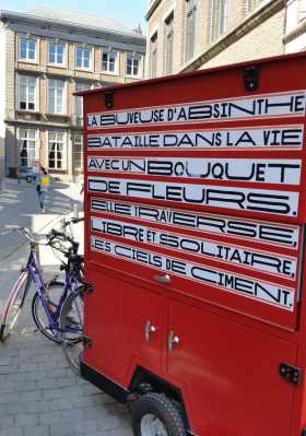 Belgique Mons 2015 Le vélo triporteur des facteurs de lettres de La Phrase