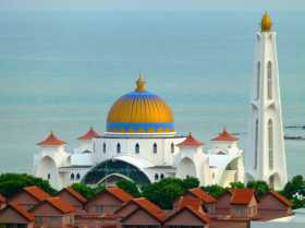 Asie du Sud est Malaisie Malacca Melaka Hollande chinois religions cultes La Masjid Selat Melaka, mosquée construite sur l'eau en bord de mer en 2006