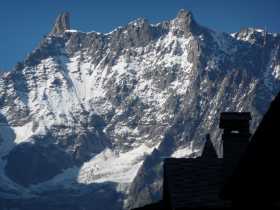 Italie Val d'Aoste Un village au fond des Alpes italiennes près du Mont Blanc