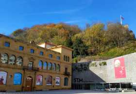 Donostia Espagne pays basque espagnol Euskadi Guipuzcoa Cantabrique San Sebastian Concha Urgull baie belle époque art musée San Telmo peinture basque Un musée ouvert comme un livre, à gauche la page Renaissance, à droite la page XXème siècle