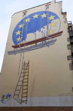 La fragilité de la construction européenne. Peinture de stree art dans Paris Brexit La fragilité de la construction européenne. Peinture de stree art dans Paris