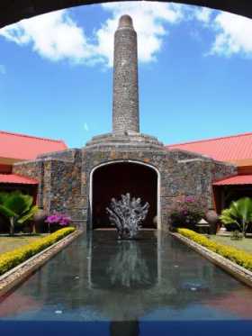 Maurice Rhum L'entrée de la rhumerie de Chamarel