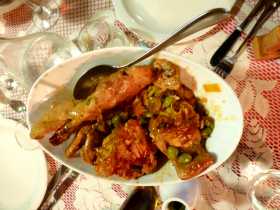 cuisine recette tradition Un ragoût de lapin maltais ou stuffat tal-fenek dans le restaurant Ta'Marija de Mosta au centre de l'île de Malte
