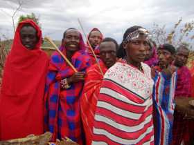 Kenya Masaï  Le regard fier des chasseurs