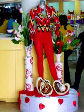 Un costume de la Saint Valentin dans une boutique de Paramaribo au Suriname 