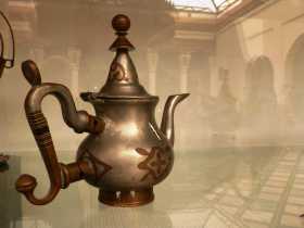 Une théière en étain et cuivre de la région de Laayoun dans le Sahara marocain, au musée de Marrakech Une théière en étain et cuivre de la région de Laayoun dans le Sahara marocain, au musée de Marrakech Maroc thé menthe