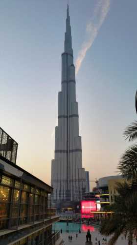 La tour Burj Khalifa dominant le downtown de Dubaï Emirats Arabes Unis Dubai La tour Burj Khalifa dominant le downtown de Dubaï