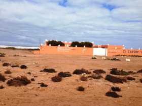 Un exemple d'hôtel perdu au fin fond du sud marocain, La Corbine d'Argent, près de Tarfaya (sud Maroc)