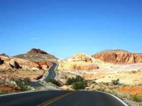 A chaque fois que nous arrivons en haut d’une colline, un nouveau paysage paraît (Nevada, Etats-Unis)