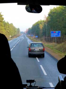 Sur la route européenne E67 ("Via Baltica") entre Riga et Tallinn dans les pays baltes Lettonie Estonie Europe histoire contemporaine Sur la route européenne E67 ("Via Baltica") entre Riga et Tallinn dans les pays baltes