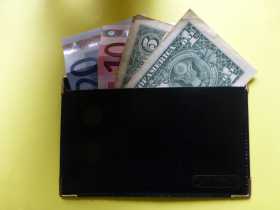 restez discret sur l'argent que vous transportez (argent en voyage)