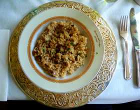 Un "risotto con funghi porcini" dans un restaurant des jardins Borghèse à Rome Italie cuisine recette Un "risotto con funghi porcini" dans un restaurant des jardins Borghèse à Rome