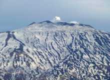 Italie Sicile Etna île volcan lave neige montagne Un géant endormi qui fait des rots et des ronds de fumée