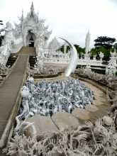 Thaïlande Chiang Rai Temple blanc White Temple Le côté infernal de l'entrée du temple