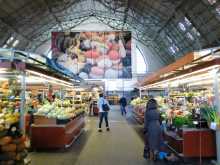 Pays Baltes Lettonie Riga marché zeppelins Le pavillon des légumes sous une immense nef construite à l'origine pour abriter des zeppelins