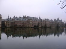 le Parlement de La Haye (Binenhoh) et son reflet (Hollande)