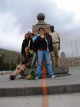 Sur la "mitad del mundo", un pied dans chaque émisphère