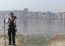 Tanneguy au bord du Gange (photo Tanneguy Gaullier, blog Legangeapied.com)