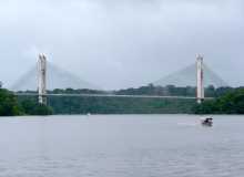 Le pont sur l'Oyapock, toujours inutuilisé entre de Brésil et la Guyane française