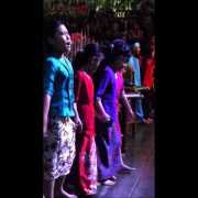 Embedded thumbnail for Bandung 3/4 : chants dansés de l’école Udjo