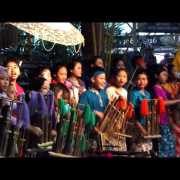 Embedded thumbnail for Bandung 2/4 : la joie des enfants de l’école Udjo  