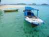 Asie Indonésie mille îles Java plage farniente Putri Island paradisiaque Petites barques sur une eau claire devant une langue de sable déserte 