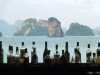  La vue imprenable sur les rochers de la baie de Phang Nga, au bar sur le hilltop de l'hôtel Six Senses