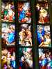 Italie Un vitrail du Duomo, la cathédrale de Milan, dans lequel les images sont alignées comme les pages d'une BD 